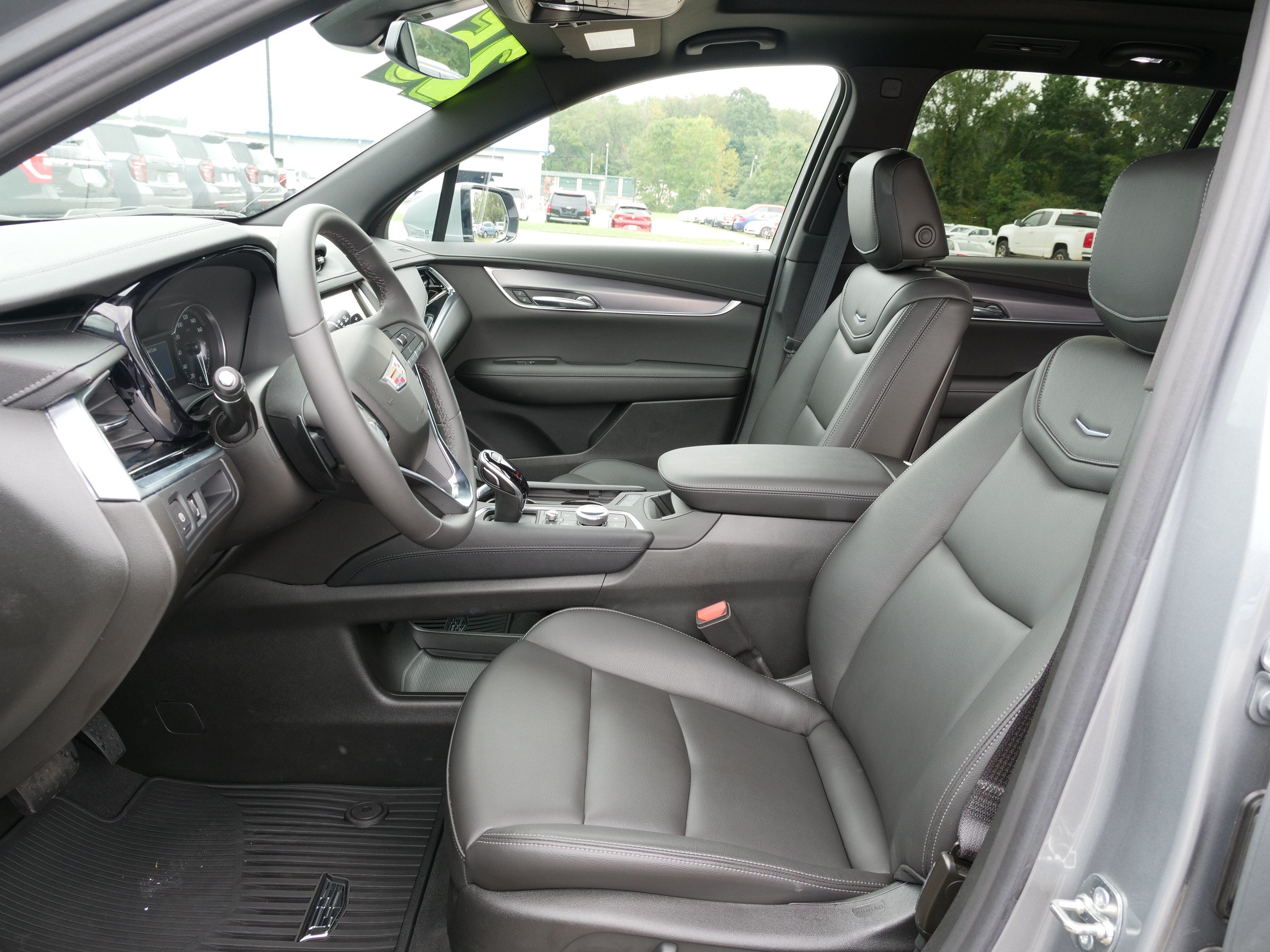 2025 Cadillac XT6 — detail view
